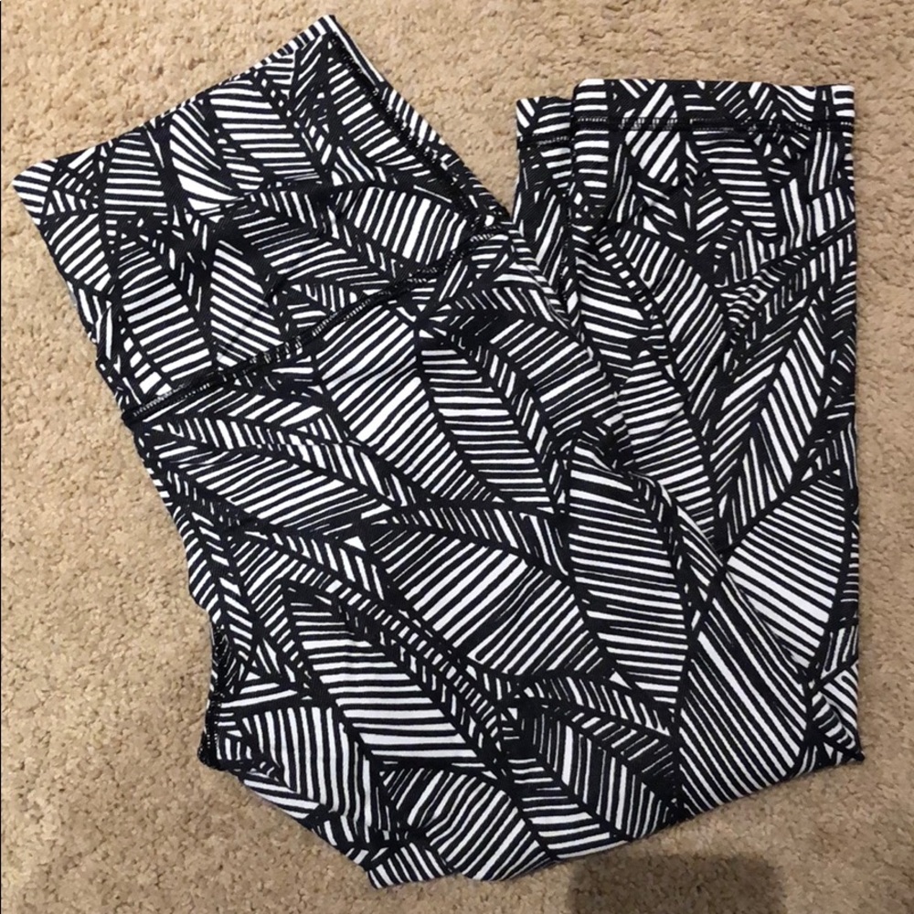 Lulu black and white Capri size 8